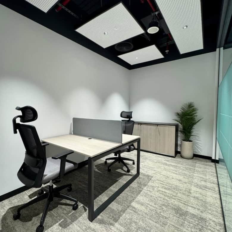Flexible coworking office in Dubai with ergonomic chairs, modern furnishings, and soundproof design for efficient work.