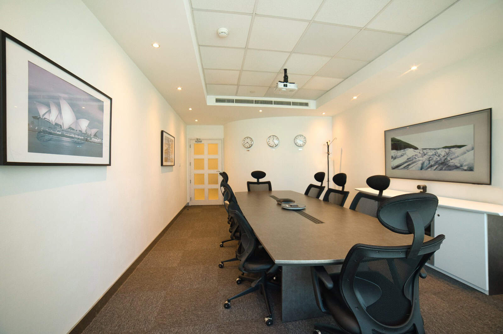 Clean and stylish conference room with ergonomic chairs and professional ambiance.