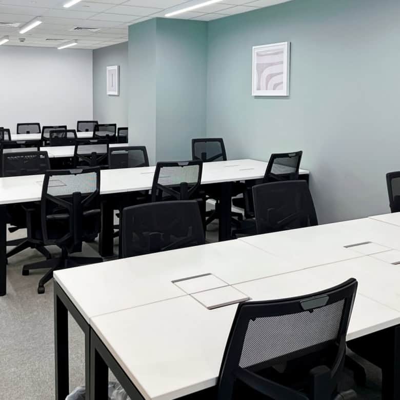 Modern coworking space in UAE with shared desks and ergonomic chairs for flexible work arrangements.