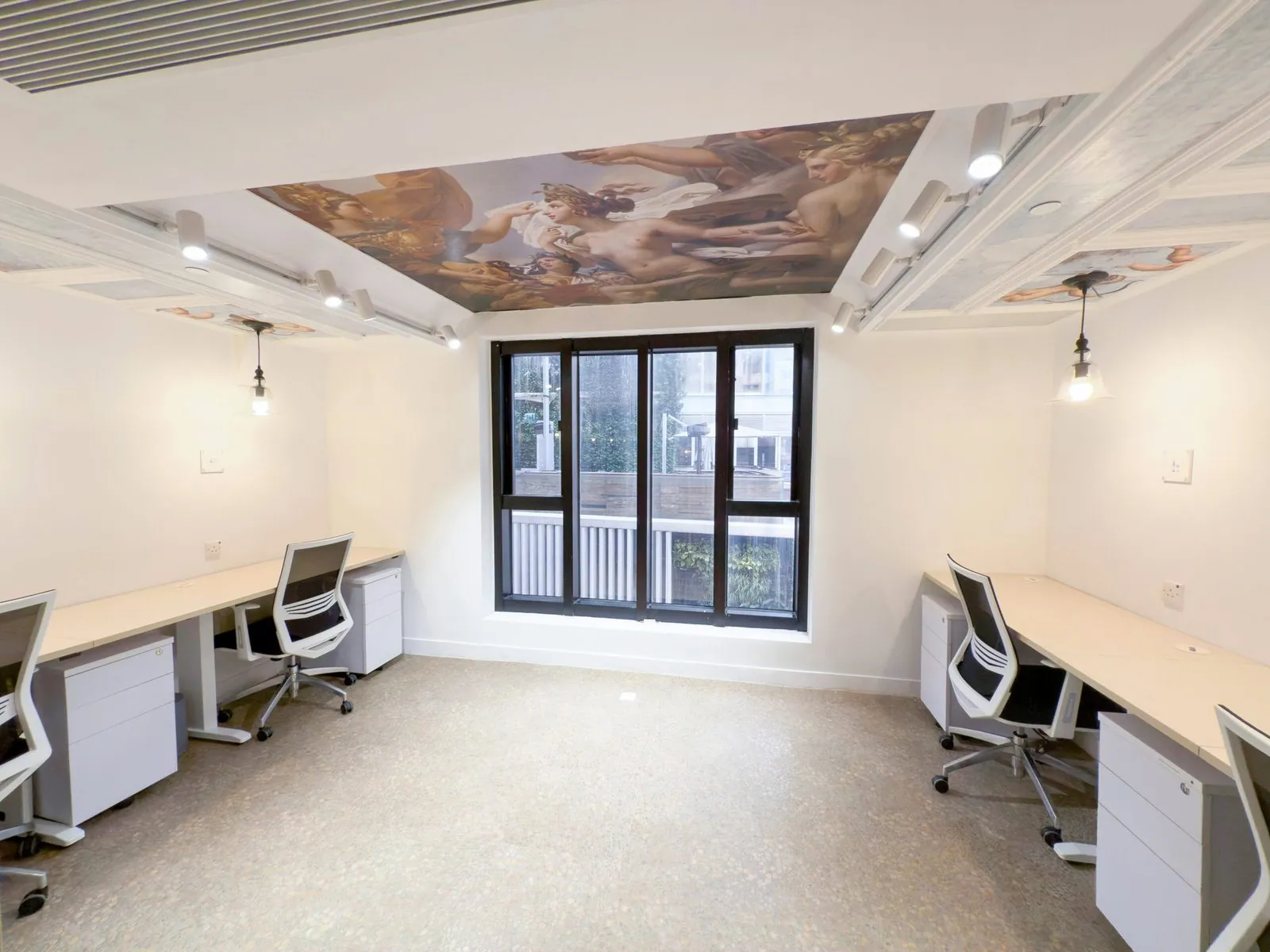 Metro Workspace at World Trust Tower, Central, photo 4