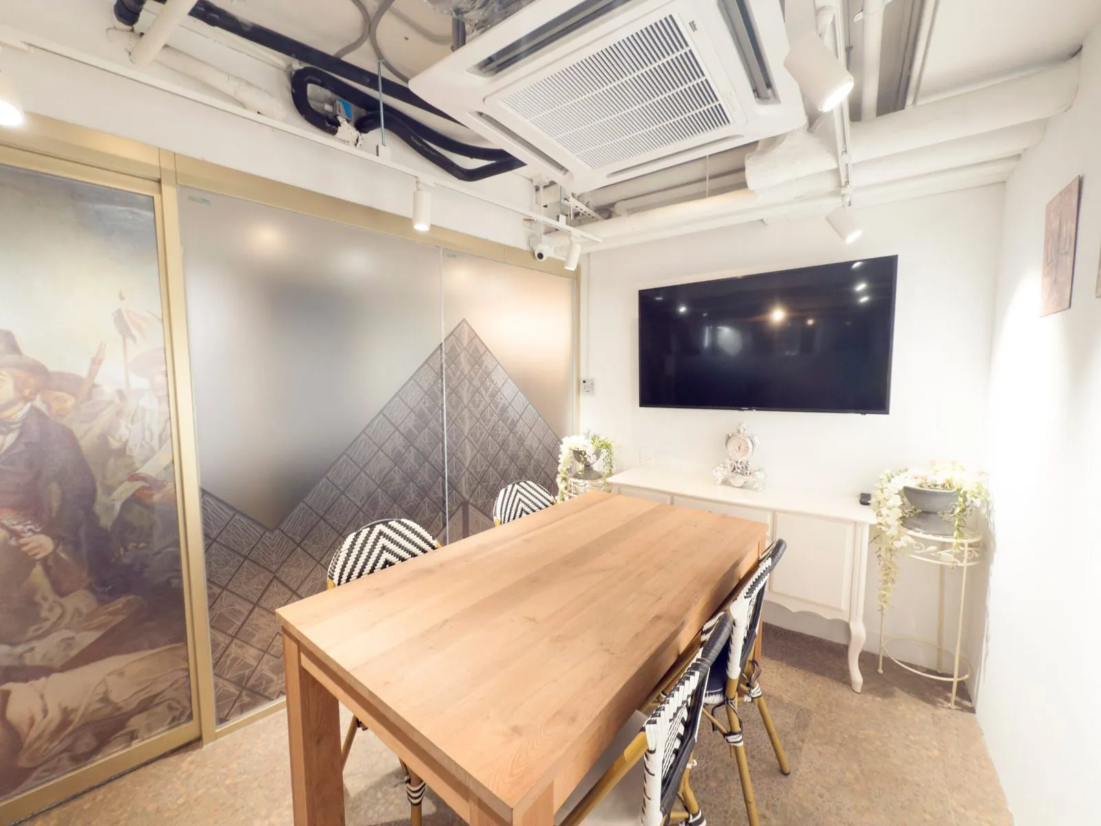 Metro Workspace at World Trust Tower, Central, photo 5