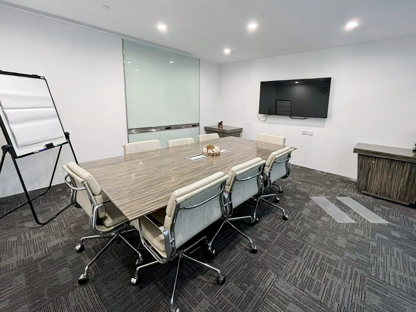 Regus at The Center, Central