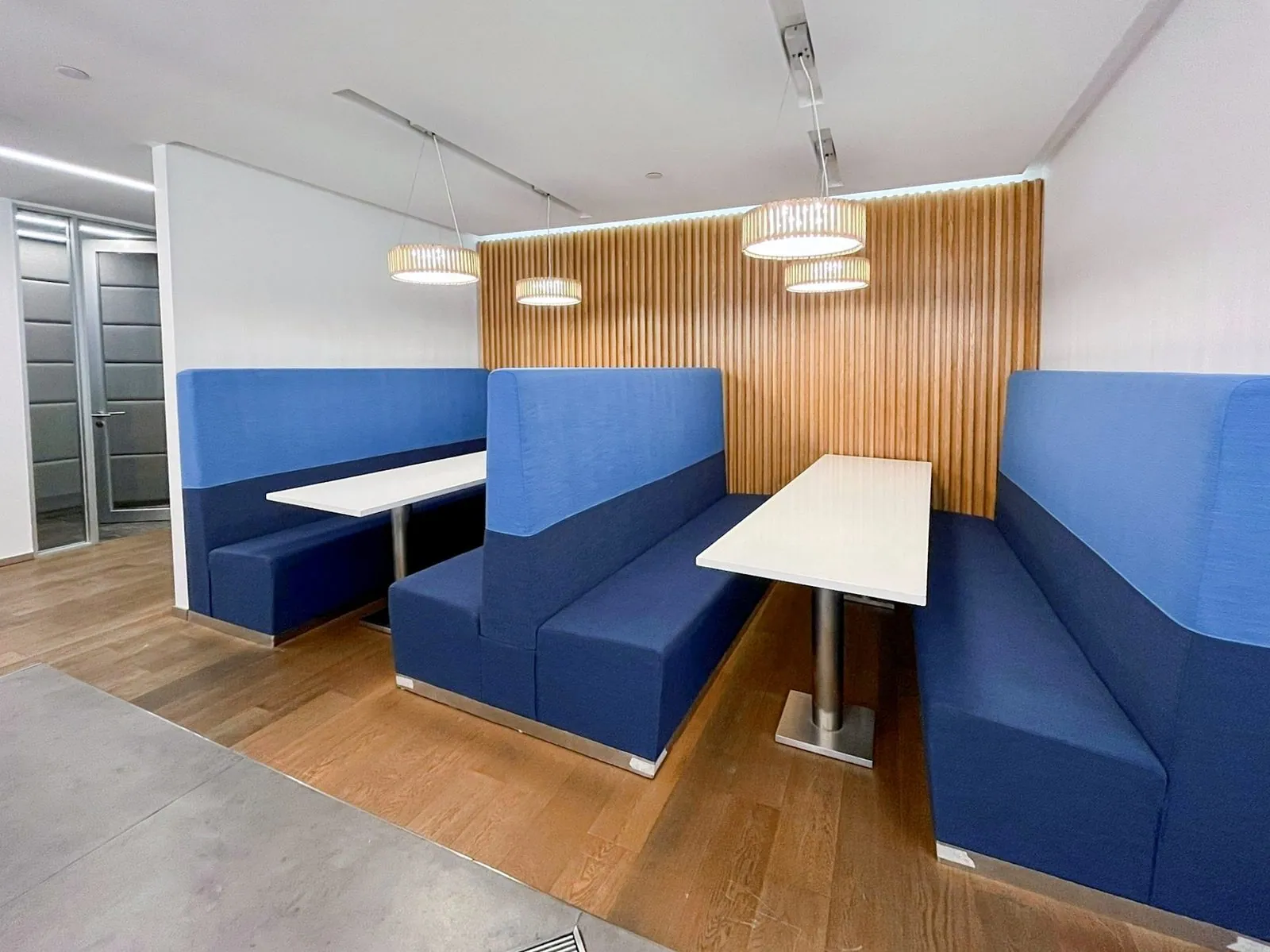 Regus at The Center, Central, photo 2