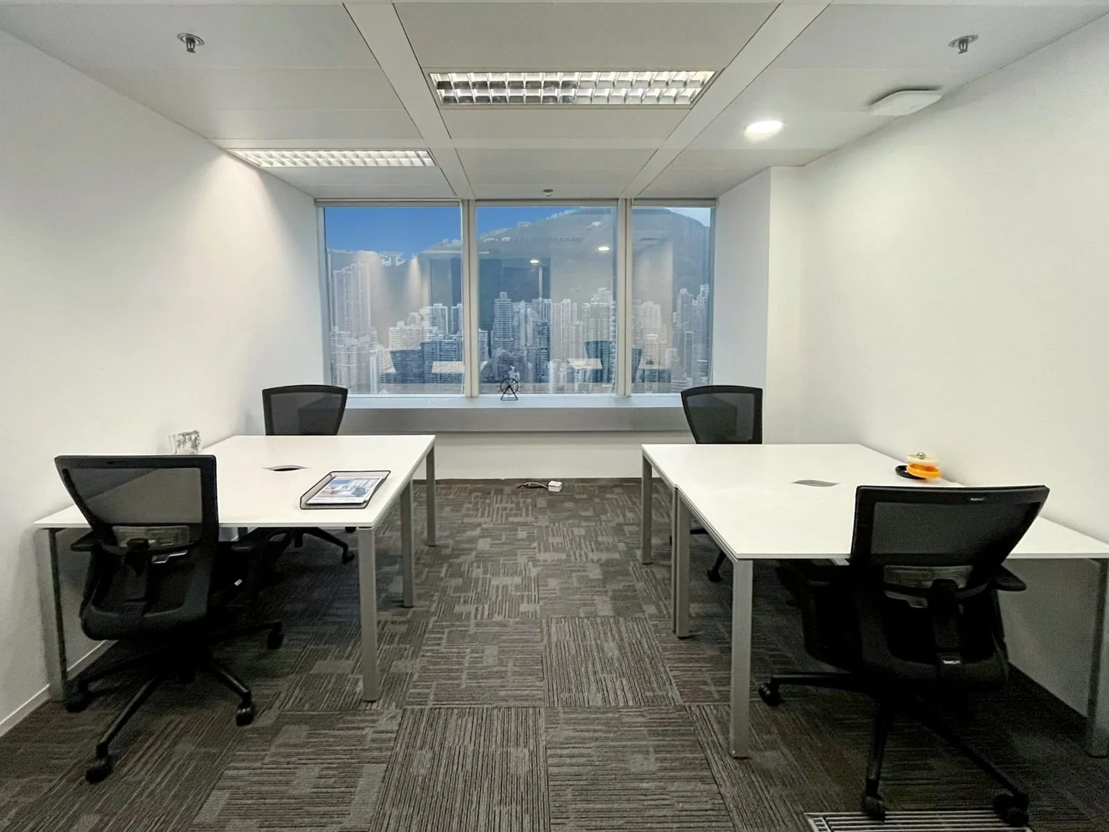 Regus at The Center, Central, photo 3