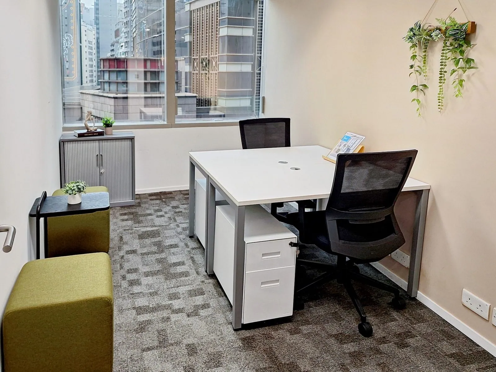 Regus at 181 Queen’s Road Central, Central, photo 2