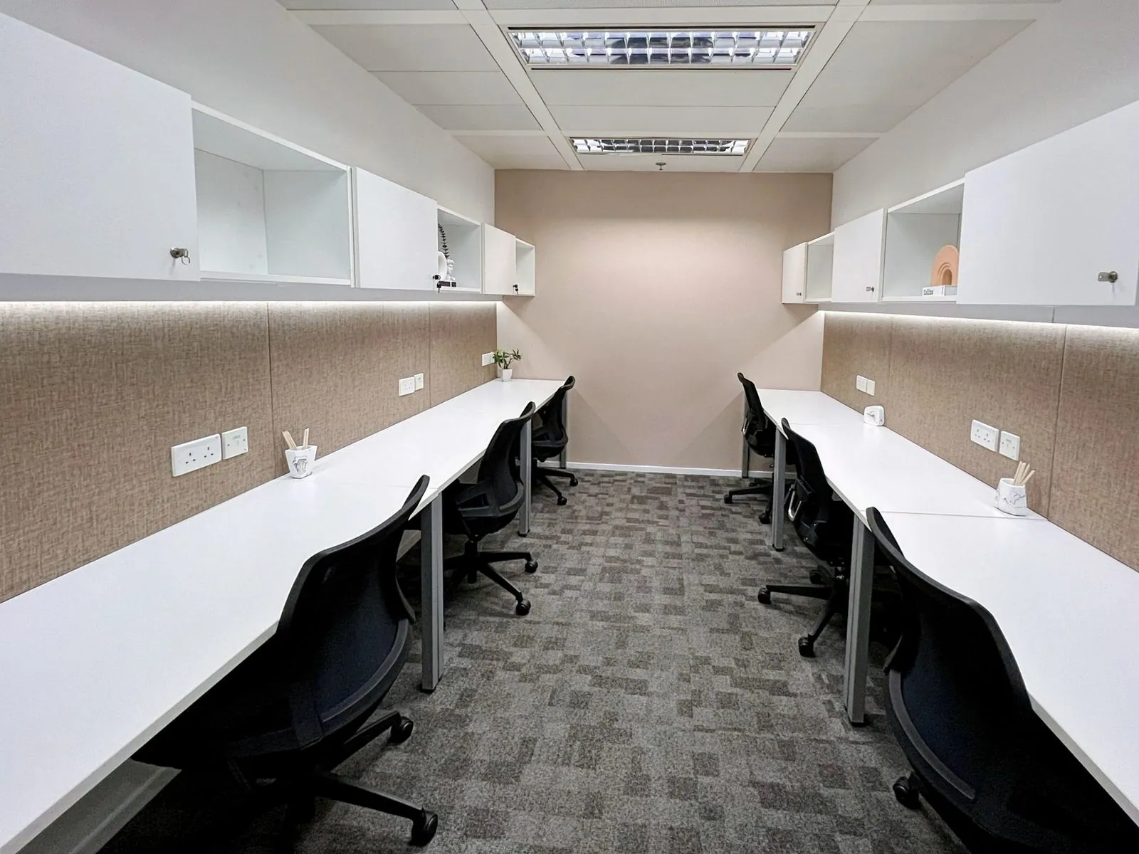 Regus at 181 Queen’s Road Central, Central, photo 3