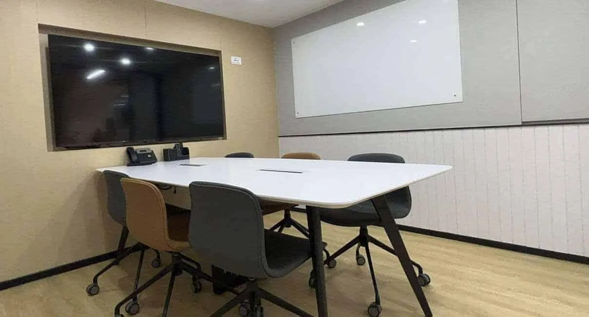 Capital Business Centre at V Heun Building, Central, photo 4