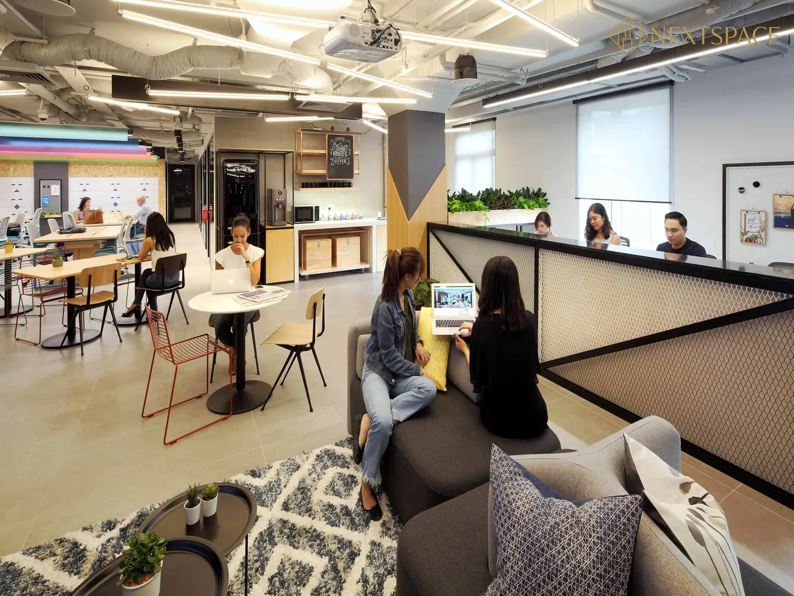 the boring office at MacDonald House, 武吉士, photo 2