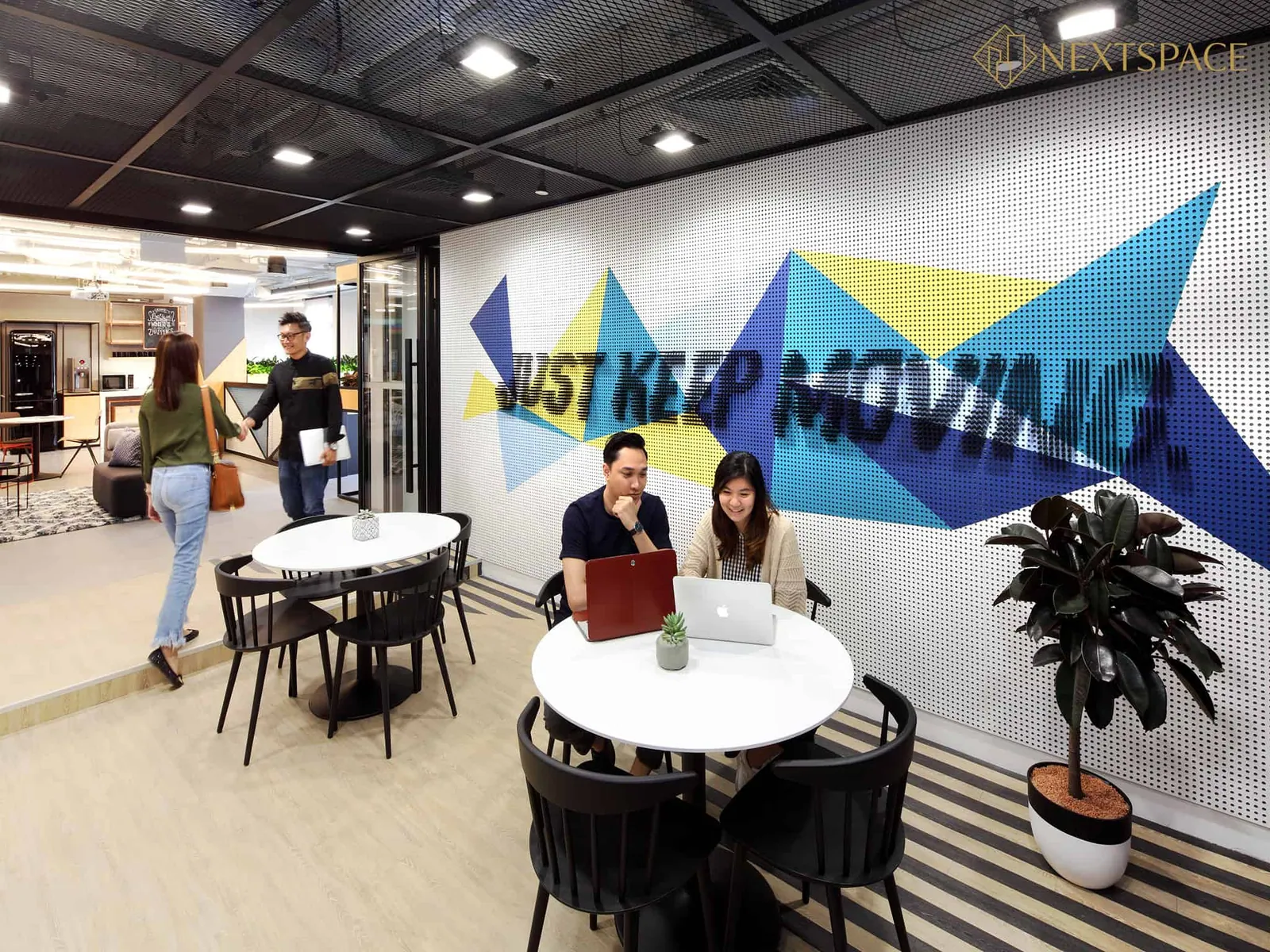 the boring office at MacDonald House, 武吉士, photo 3