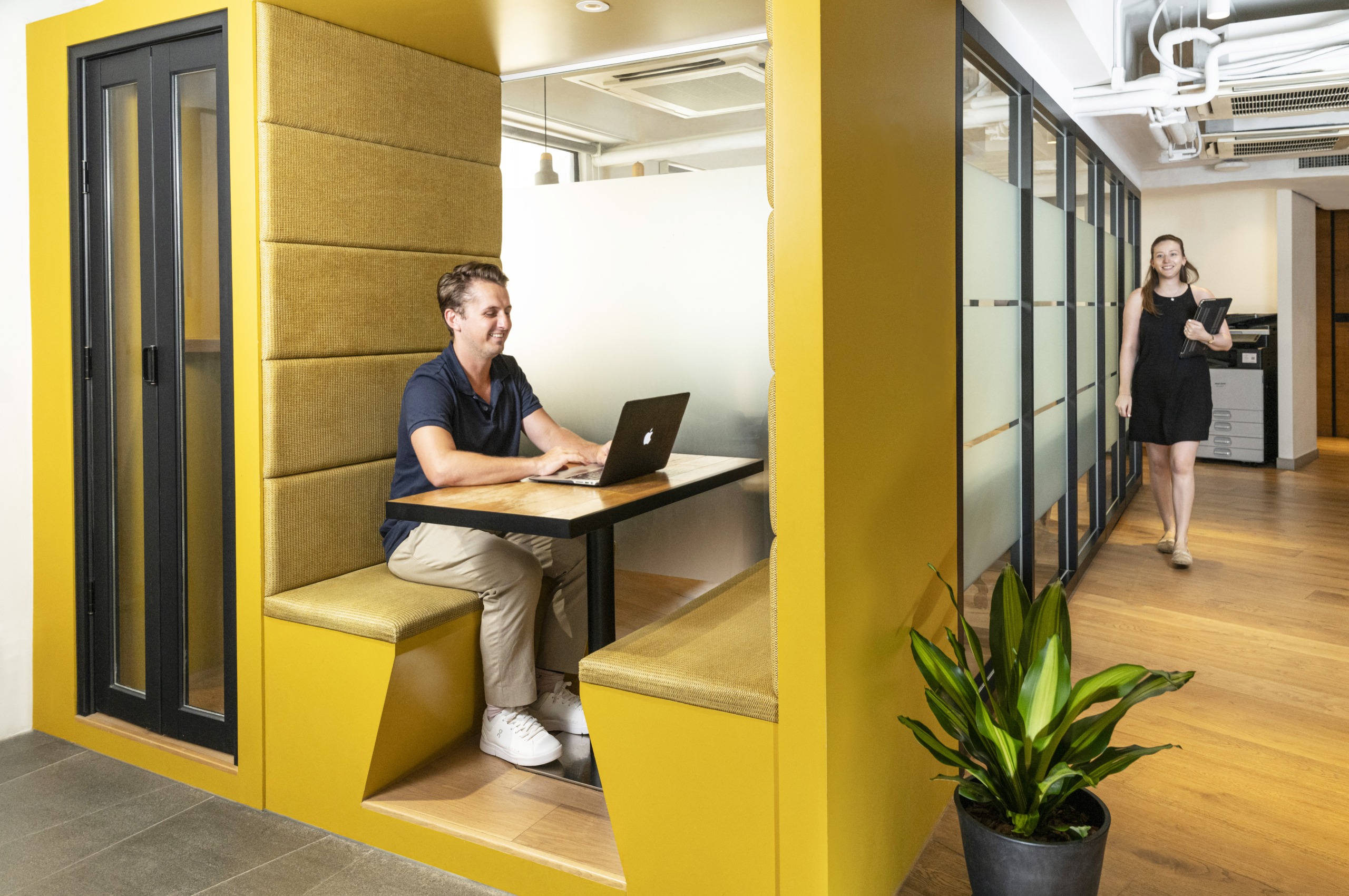 The_hive_poho_coworking_space_working_desk