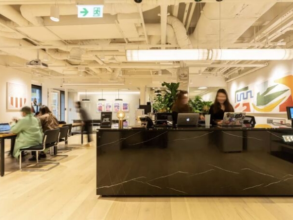Reception - WeWork 9 Queen's Road Central - Coworking Space